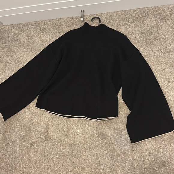 Max Studio London Elegant Black Sweater Sz Medium - Picture 6 of 12